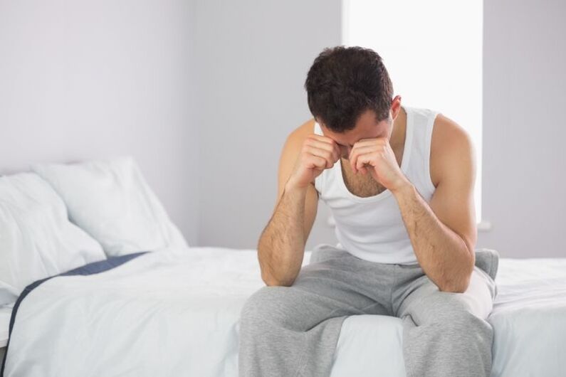 Un uomo sul letto